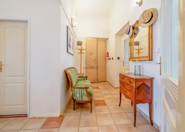 Charming In The Heart Of By Rentez Apartmán Praha